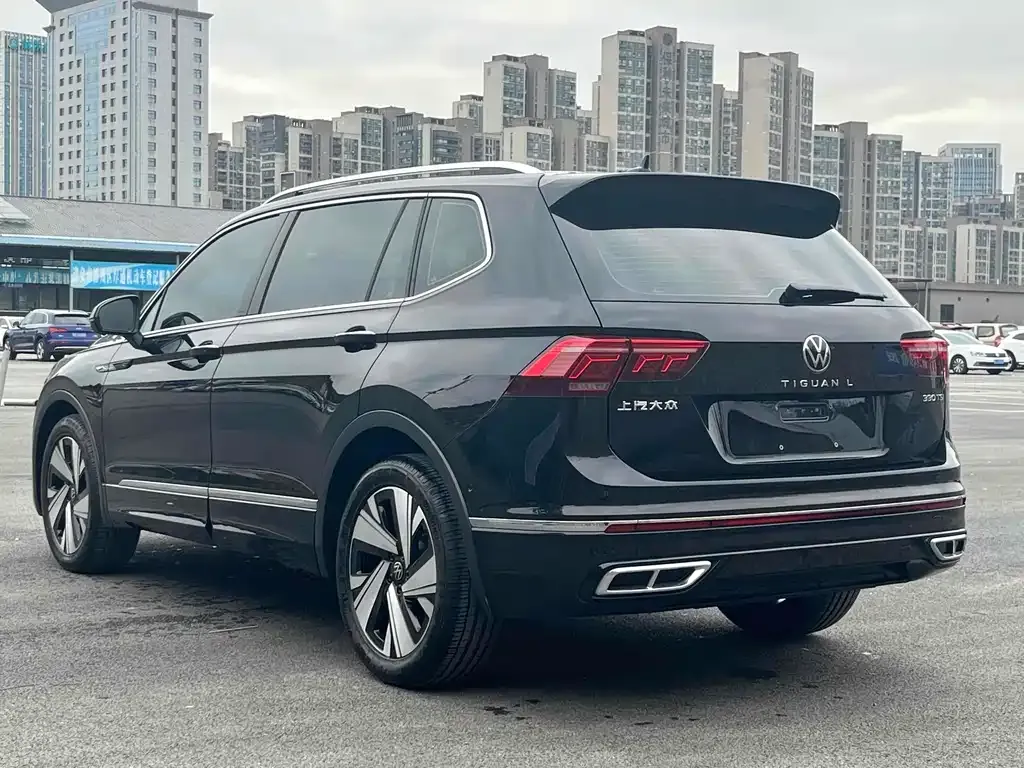 Volkswagen Tiguan L — фото 4