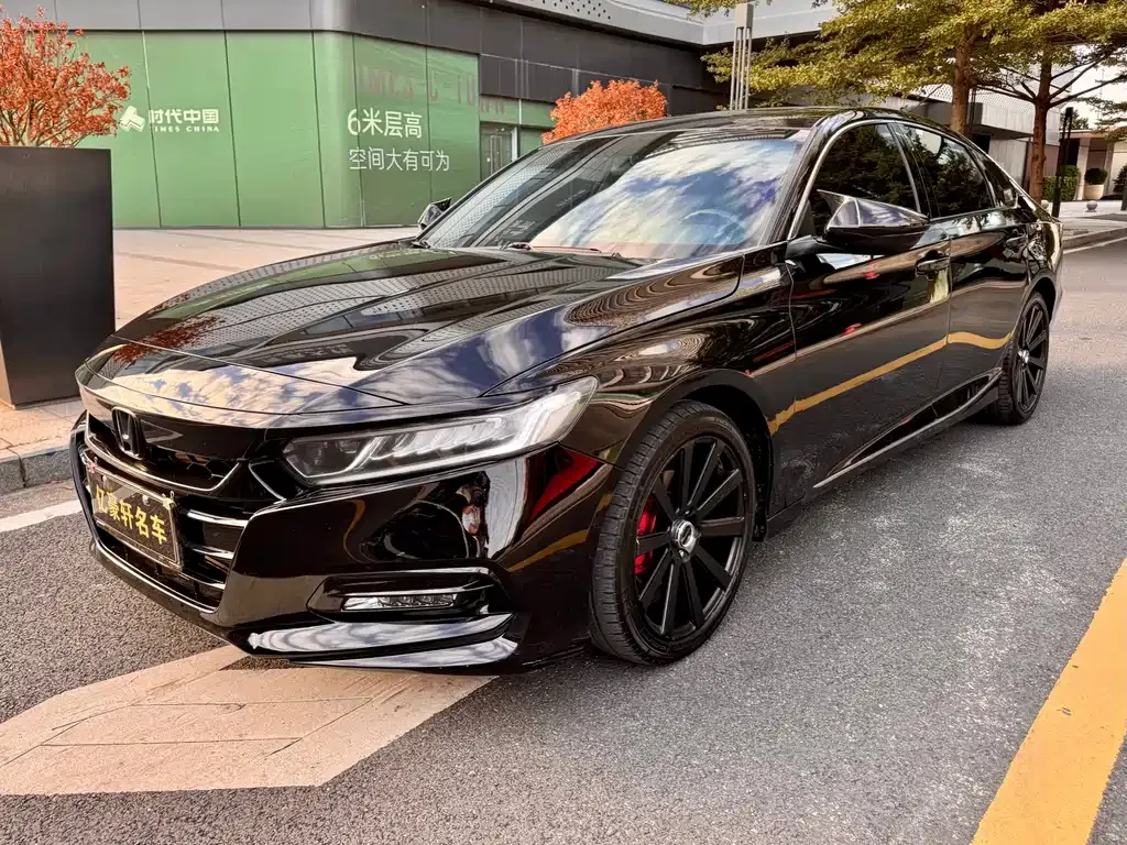 Honda Accord — фото 1