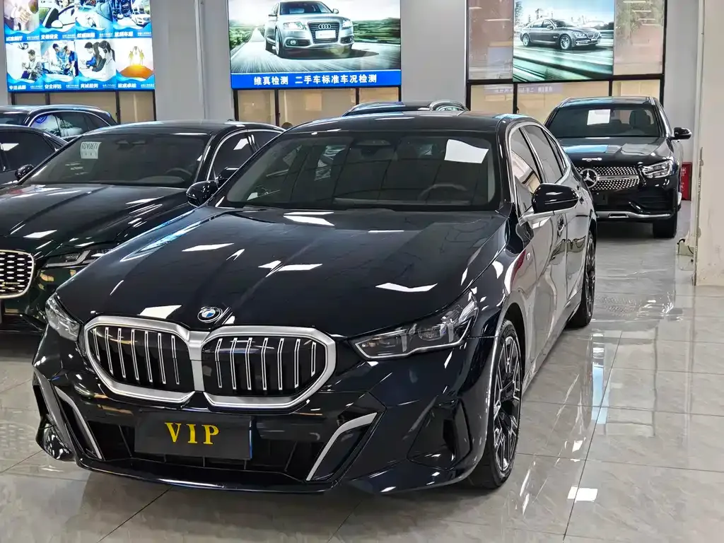 BMW 5 Series — фото 1