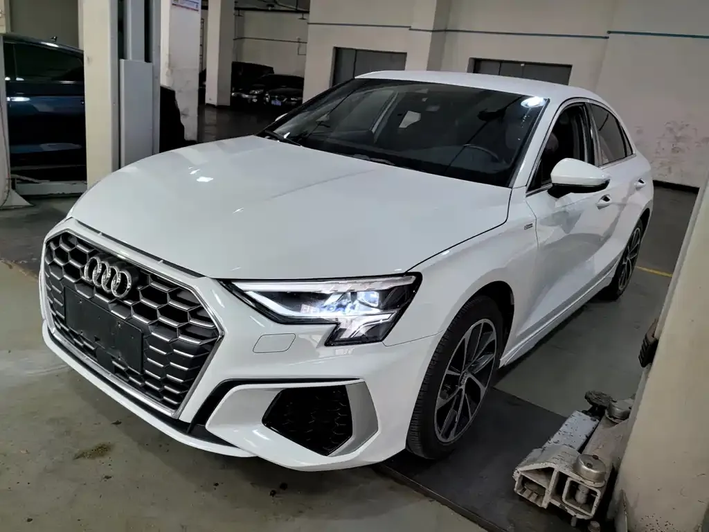Audi A3 — фото 1