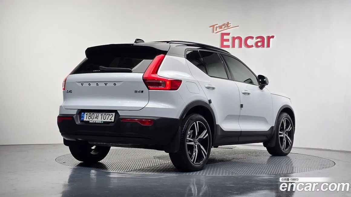 Volvo XC40 — фото 2