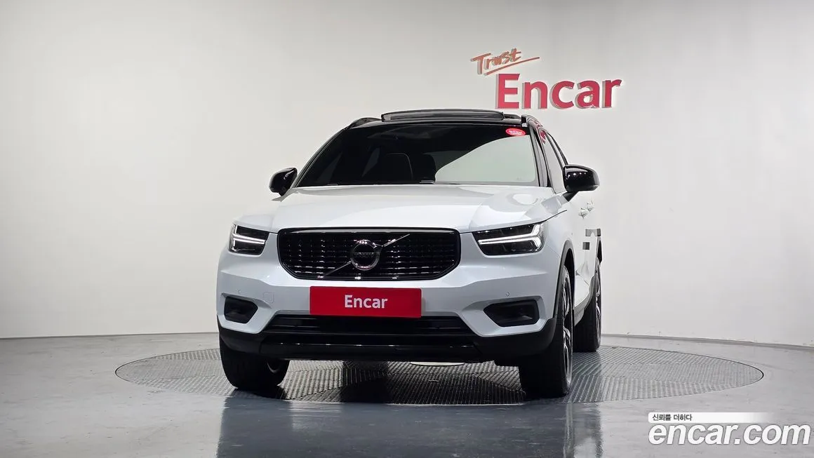 Volvo XC40 — фото 3