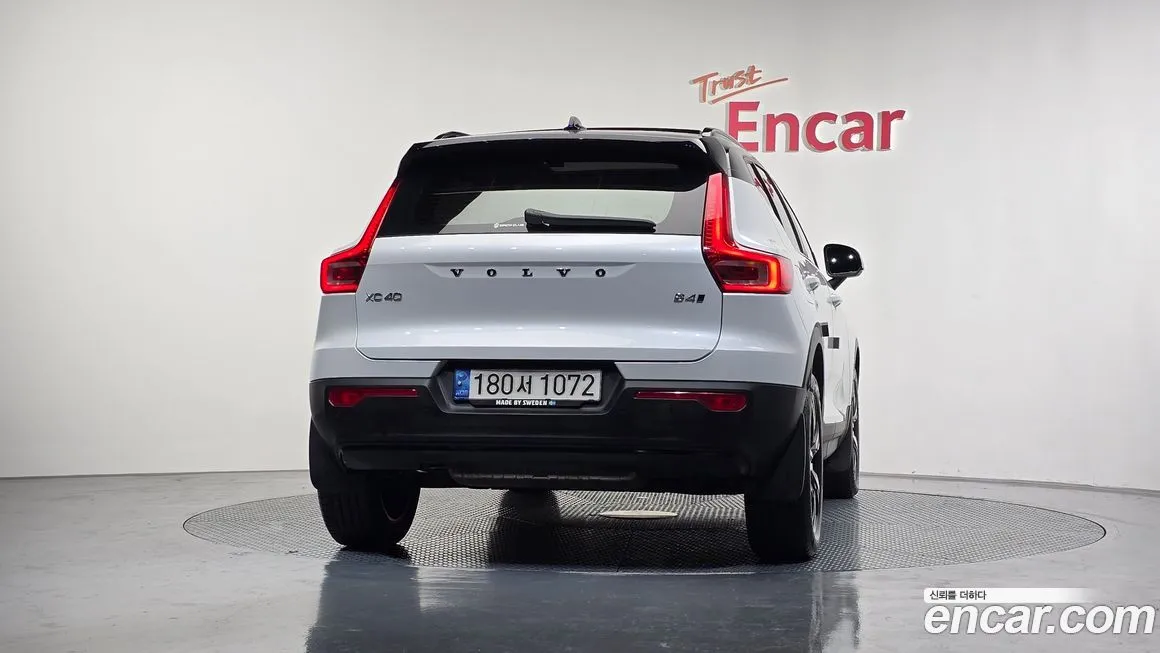 Volvo XC40 — фото 4