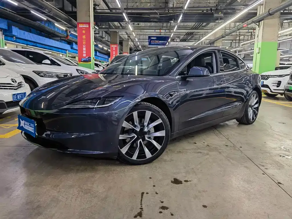 Tesla Model 3 — фото 1