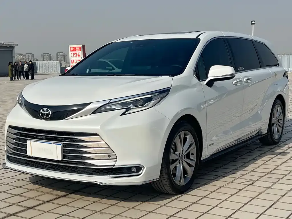 Toyota Sienna 2024 из CN, фото 1