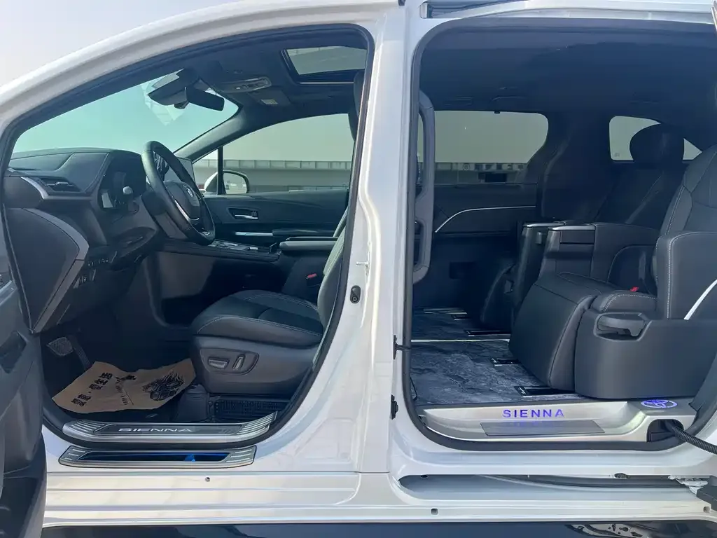 Toyota Sienna 2024 из CN, фото 10