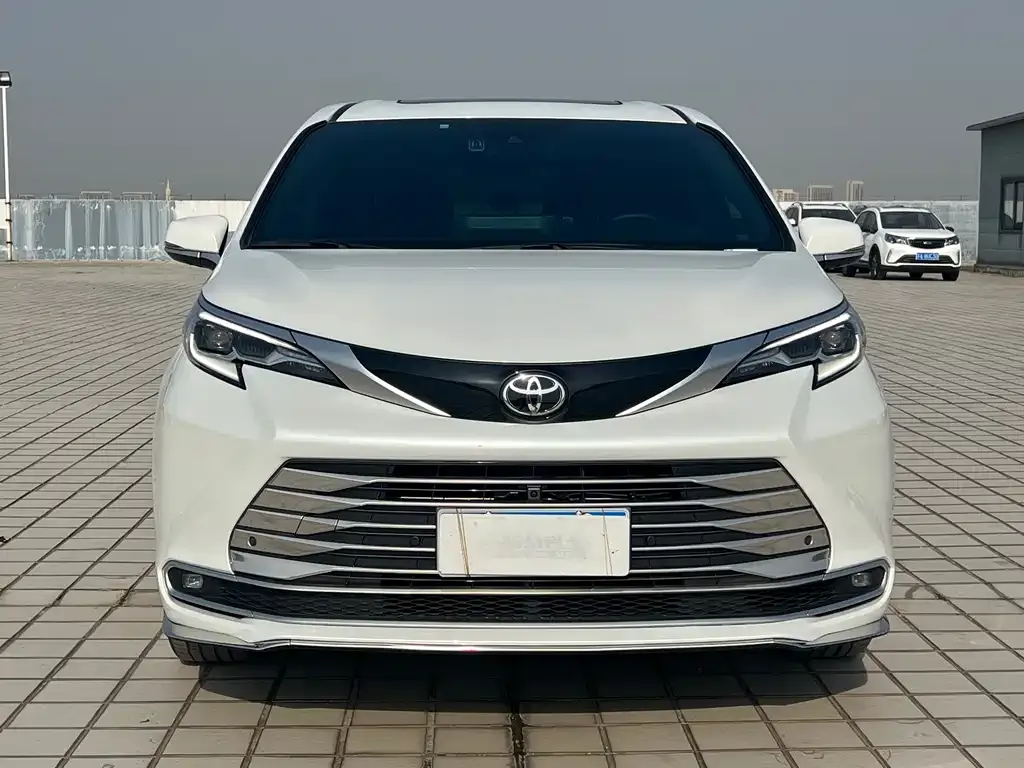 Toyota Sienna 2024 из CN, фото 2
