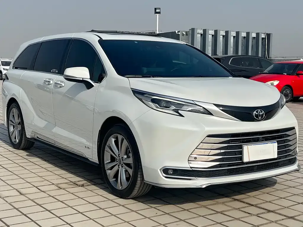 Toyota Sienna 2024 из CN, фото 3