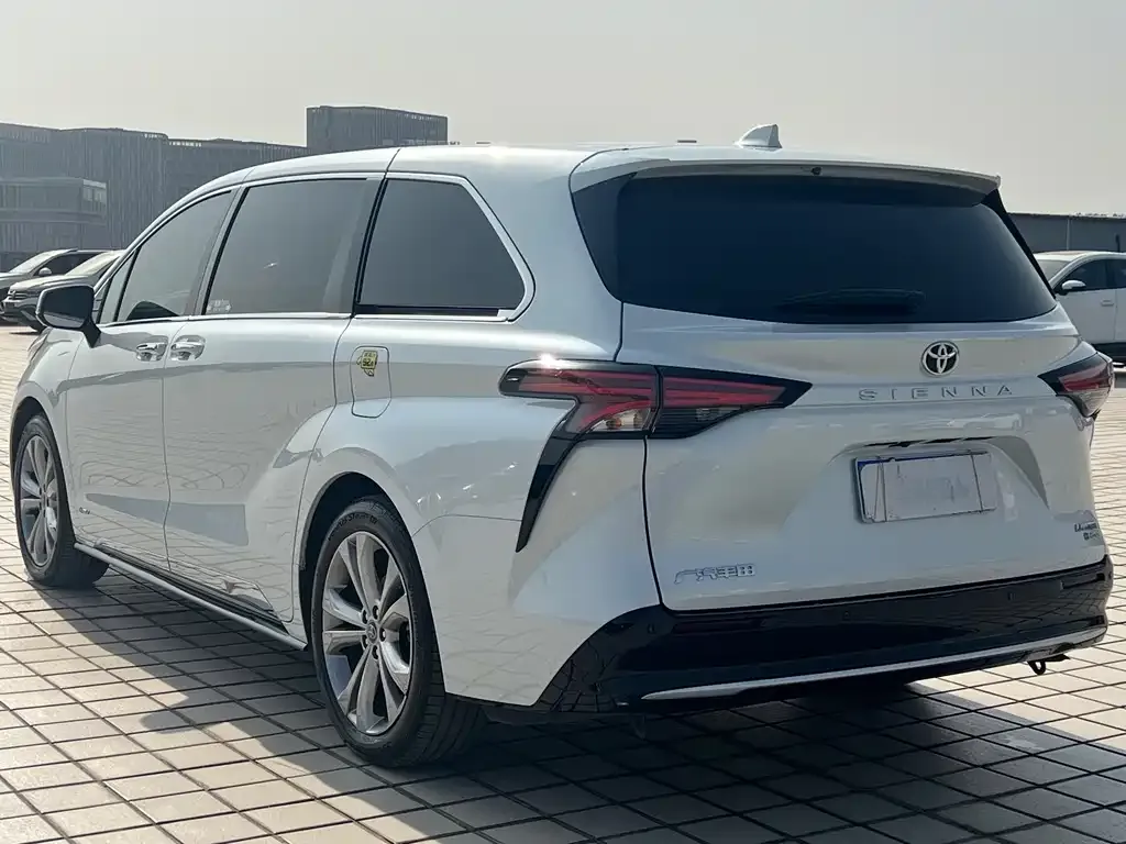 Toyota Sienna 2024 из CN, фото 4