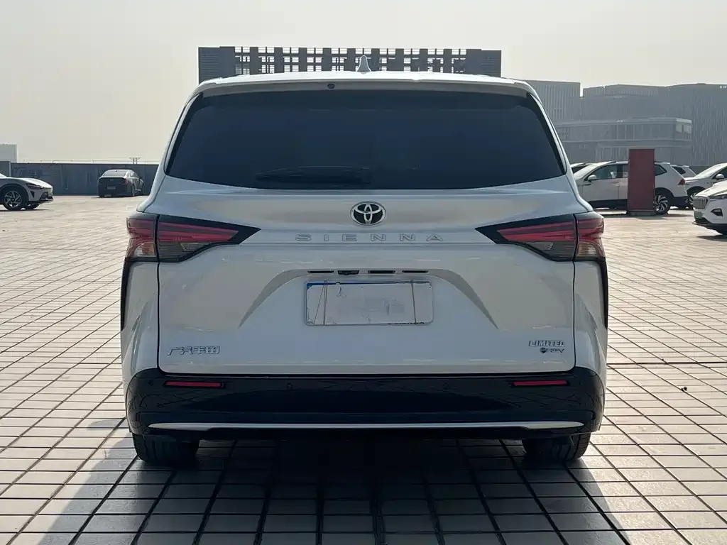 Toyota Sienna 2024 из CN, фото 5