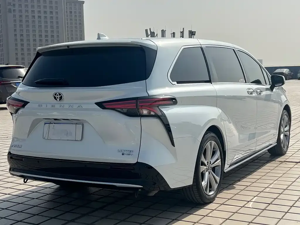 Toyota Sienna 2024 из CN, фото 6