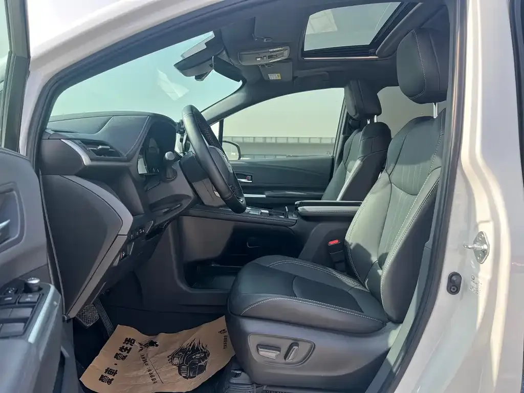 Toyota Sienna 2024 из CN, фото 8