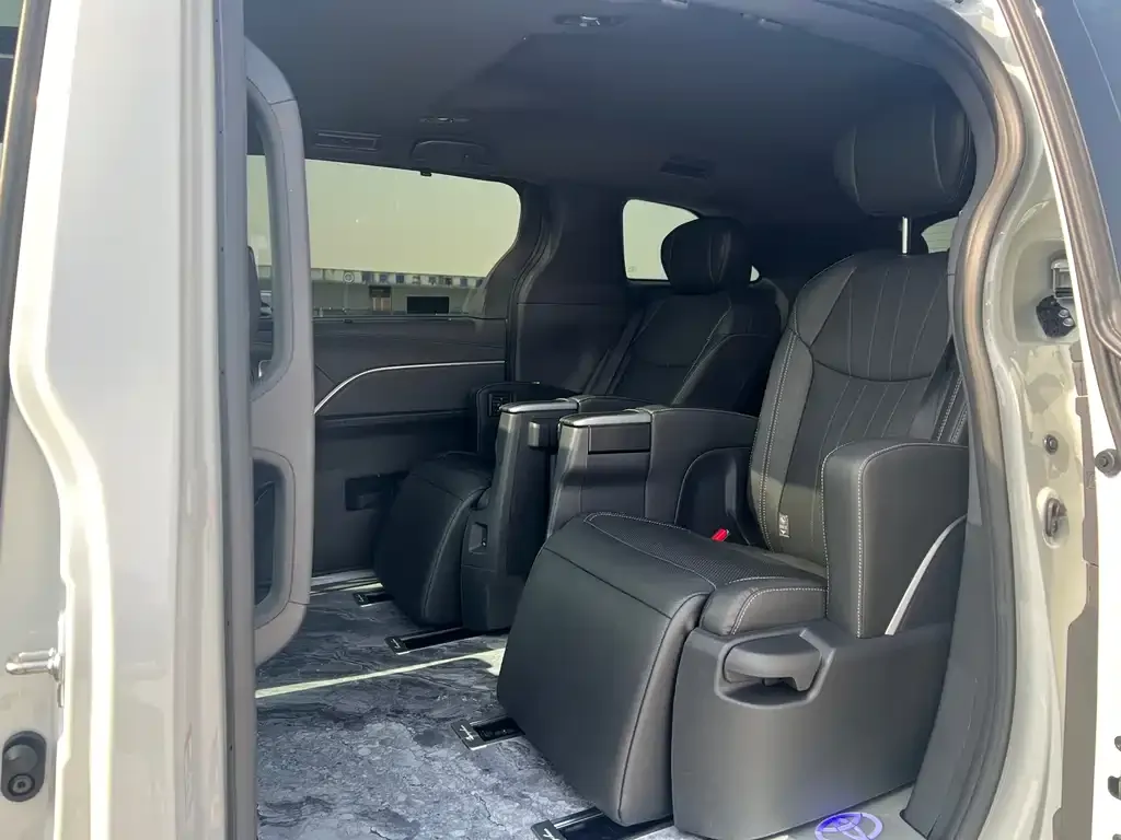 Toyota Sienna 2024 из CN, фото 9