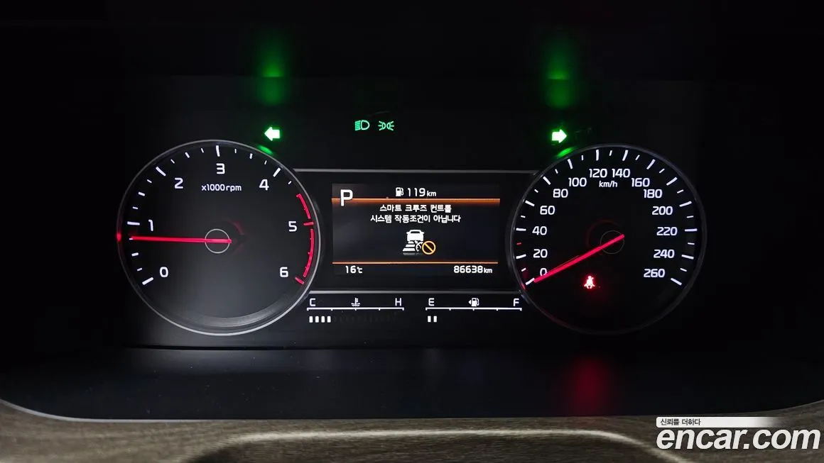 Kia Sorento — фото 8