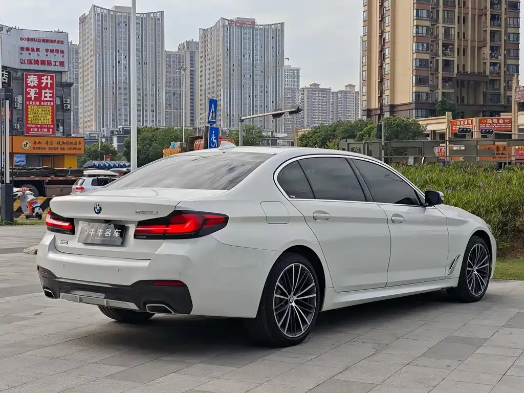 BMW 5 Series — фото 4