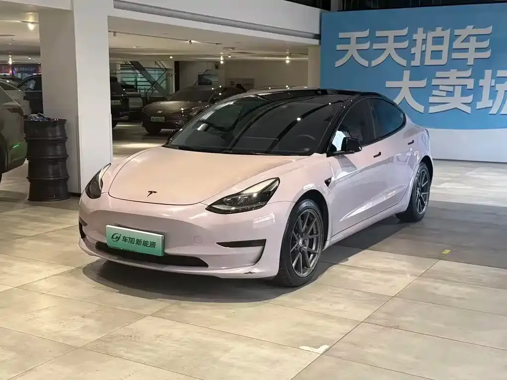 Tesla Model 3 — фото 1