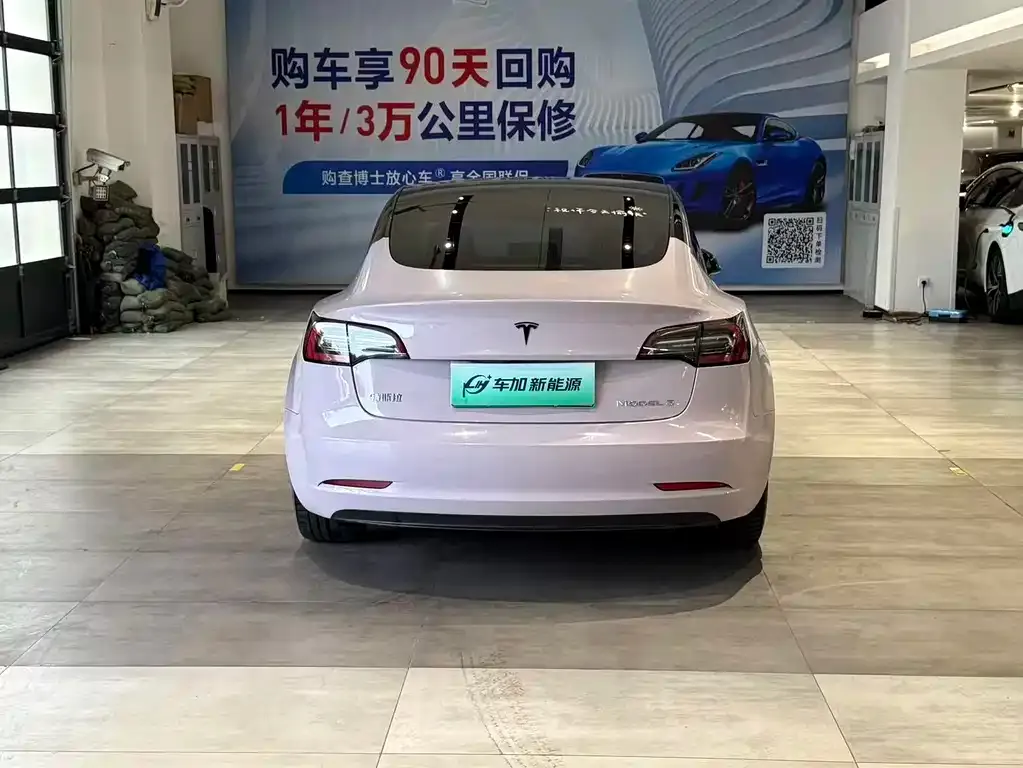 Tesla Model 3 — фото 8