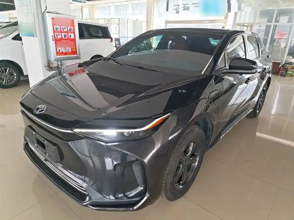 Toyota bZ4X 2024 из CN, фото 2