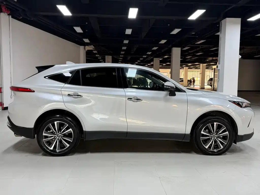 Toyota Harrier 2021 из CN, фото 4