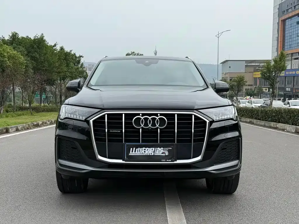 Audi Q7 2022 из CN, фото 2