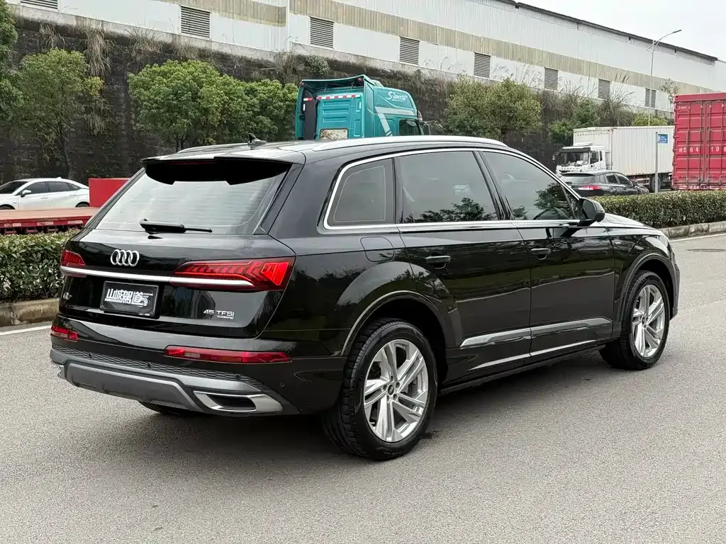 Audi Q7 2022 из CN, фото 5