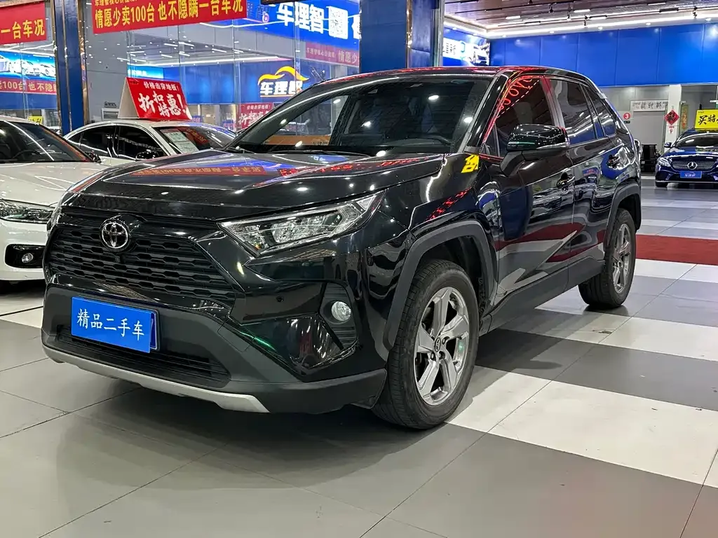 Toyota RAV4 2023 из CN, фото 1