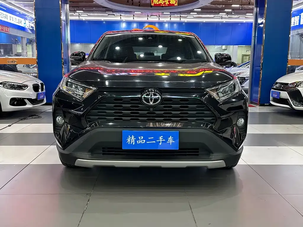 Toyota RAV4 2023 из CN, фото 2