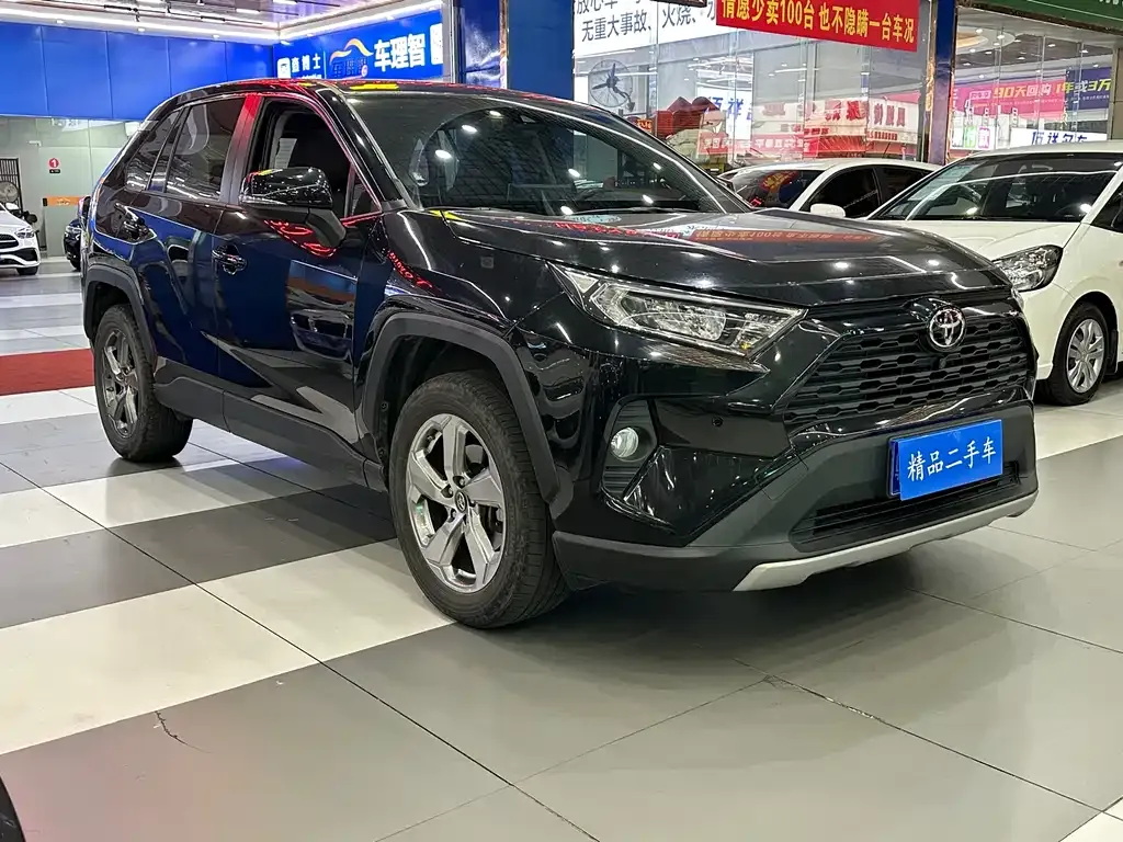 Toyota RAV4 2023 из CN, фото 3