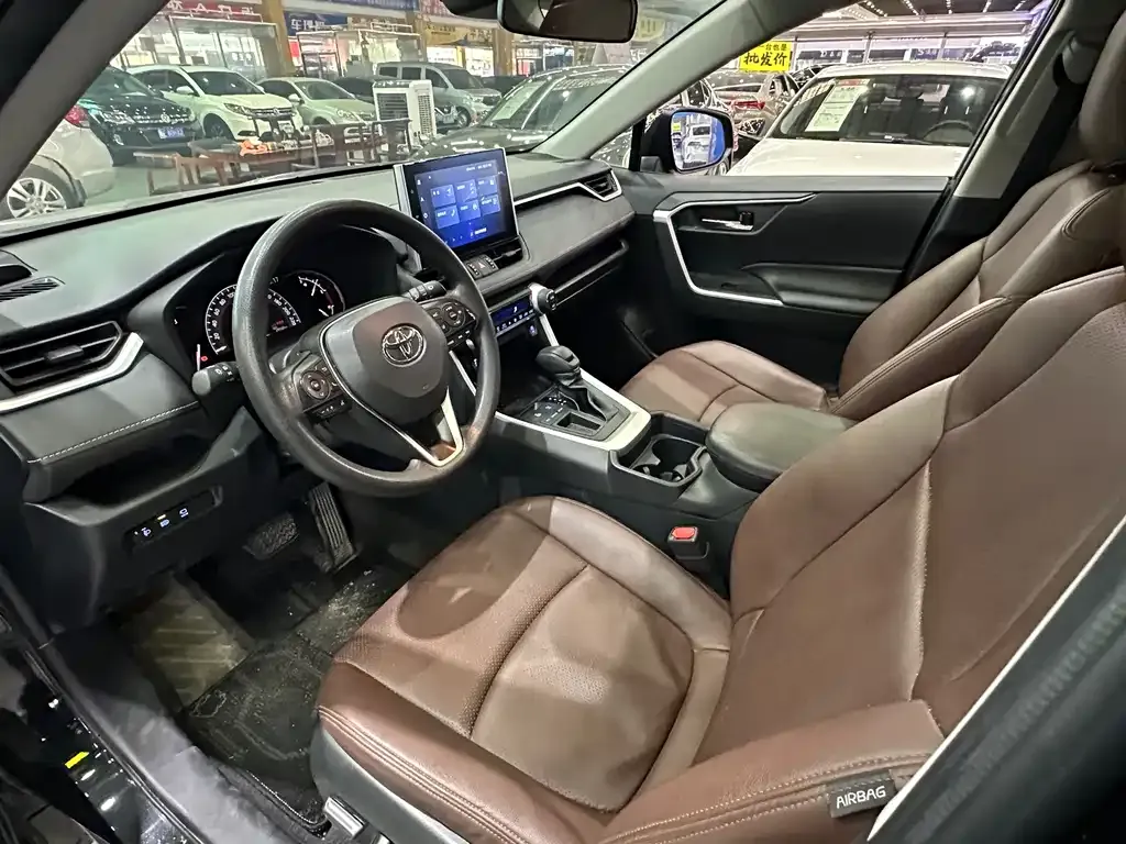 Toyota RAV4 2023 из CN, фото 5