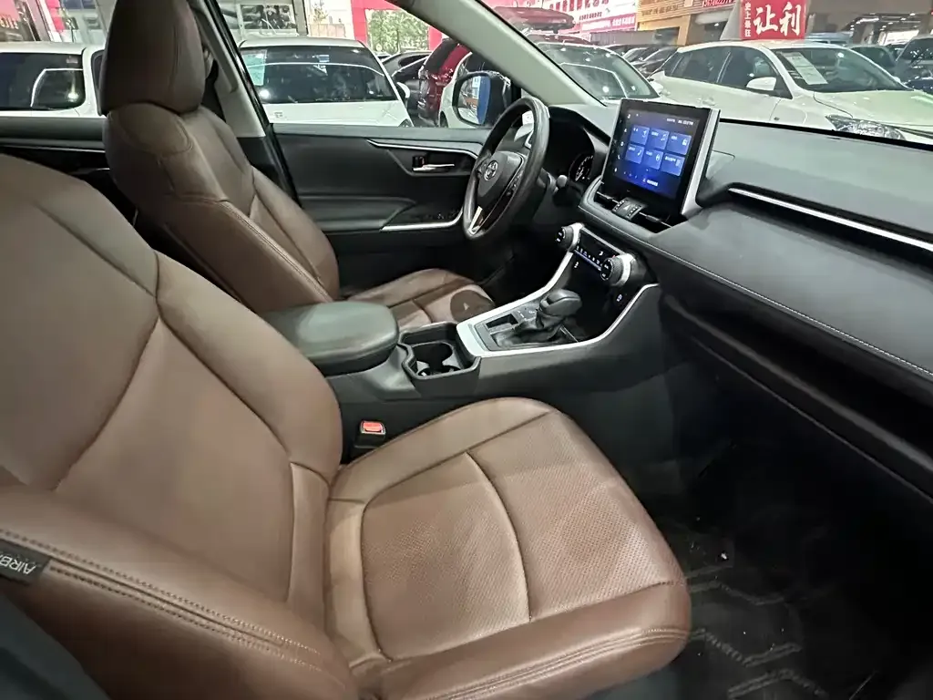 Toyota RAV4 2023 из CN, фото 7