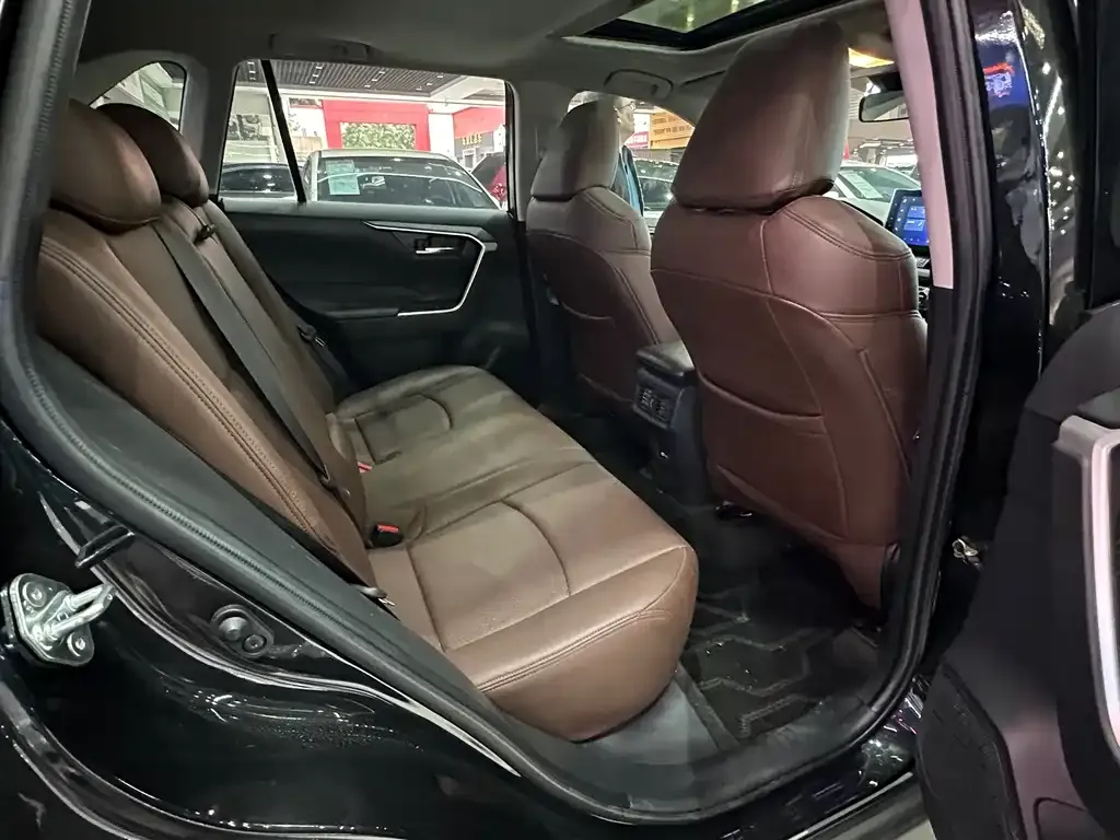 Toyota RAV4 2023 из CN, фото 8