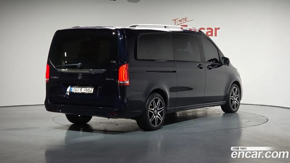 Mercedes-Benz V-Class 2022 из KR, фото 2