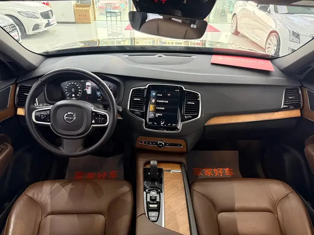 Volvo XC90 — фото 10
