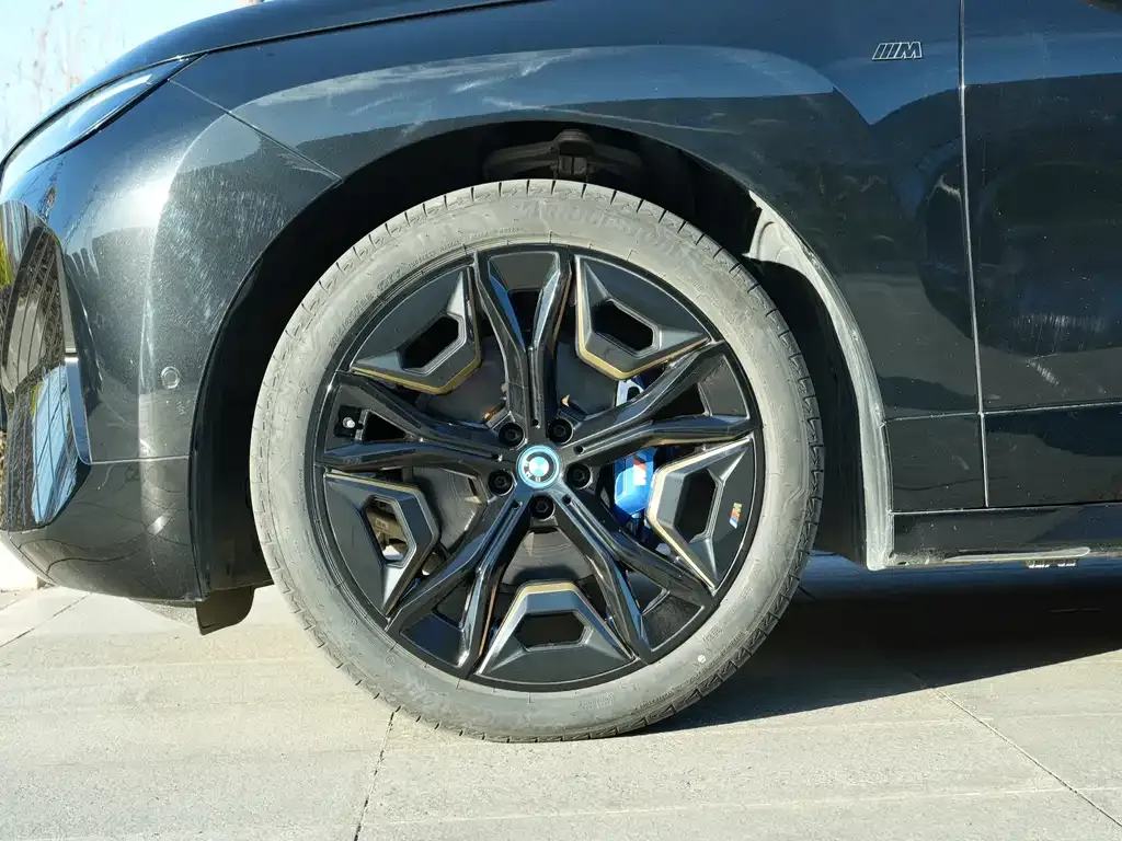 BMW iX M60 2025 из CN, фото 5