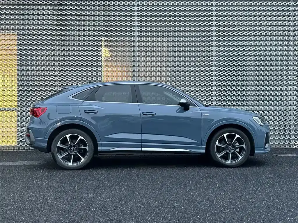 Audi Q3 Sportback 2023 из CN, фото 4