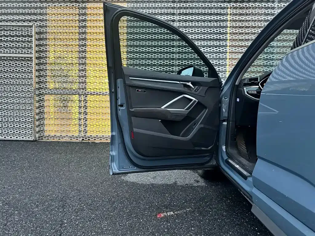 Audi Q3 Sportback 2023 из CN, фото 9