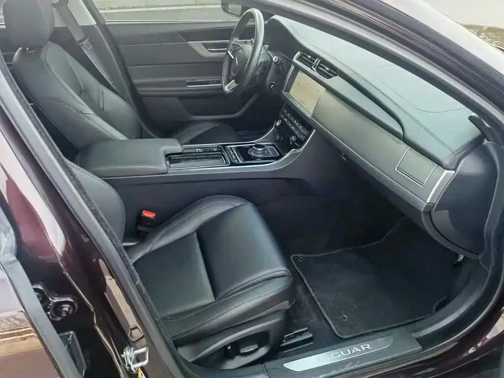 Jaguar XFL 2021 из CN, фото 8