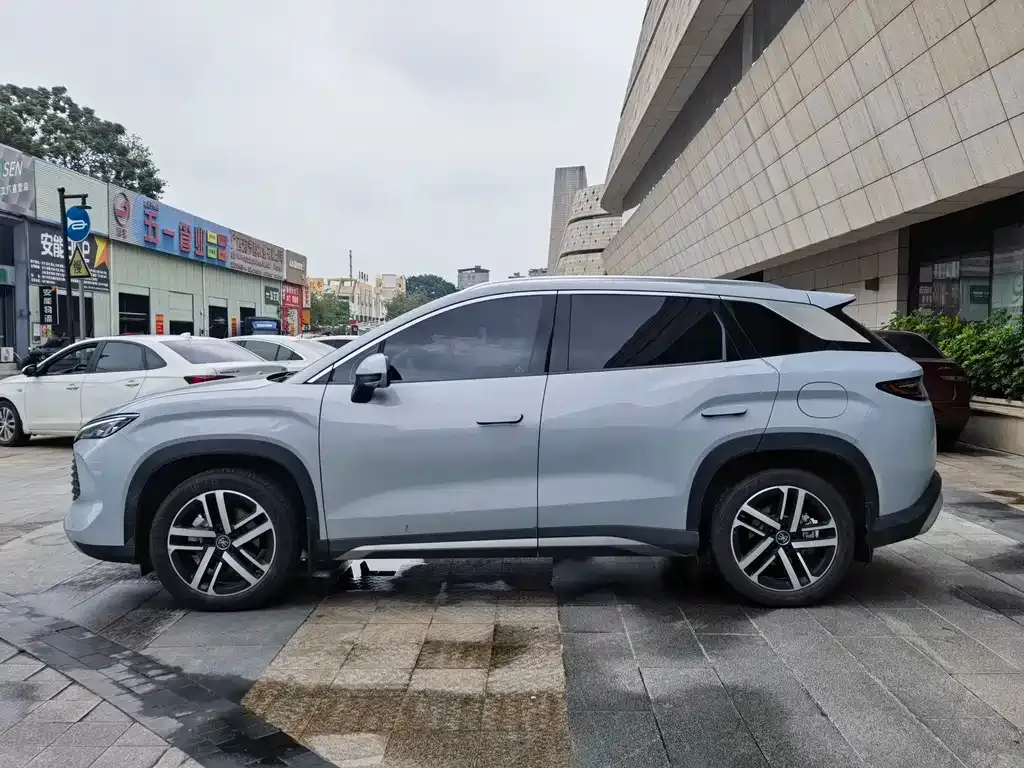 BYD L DM-i — фото 4