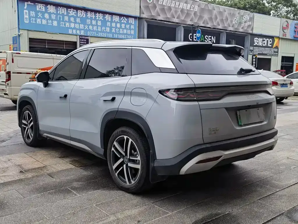 BYD L DM-i — фото 8