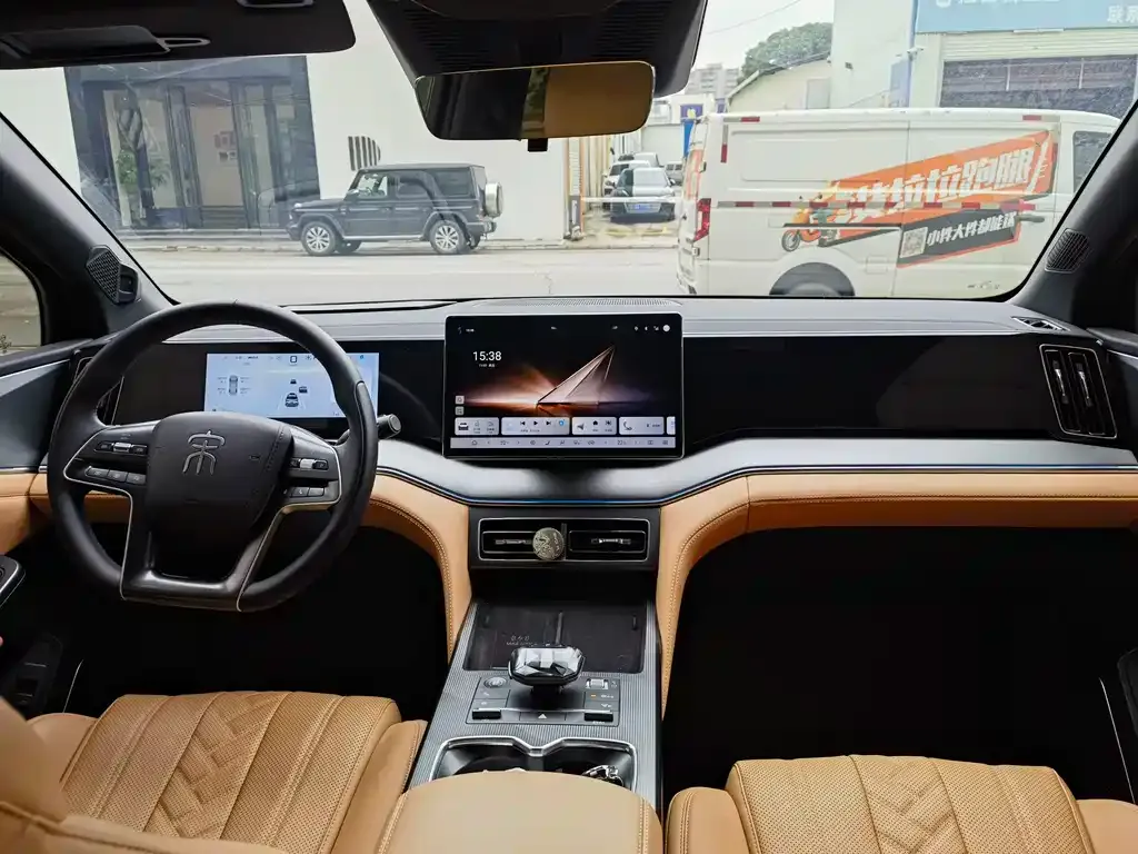 BYD L DM-i — фото 9