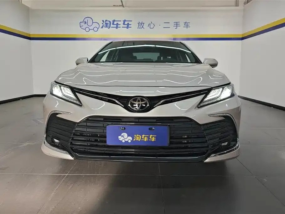 Toyota Camry — фото 2
