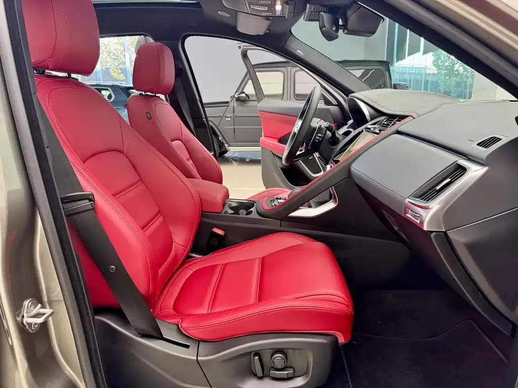 Jaguar E-PACE — фото 9