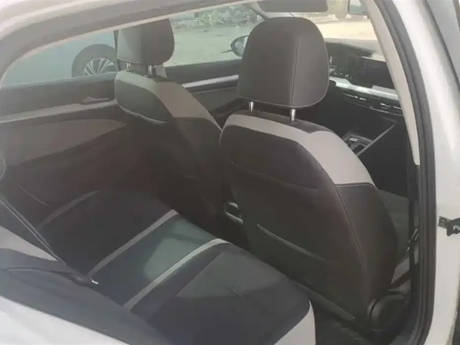 Volkswagen Golf 2024 из CN, фото 8