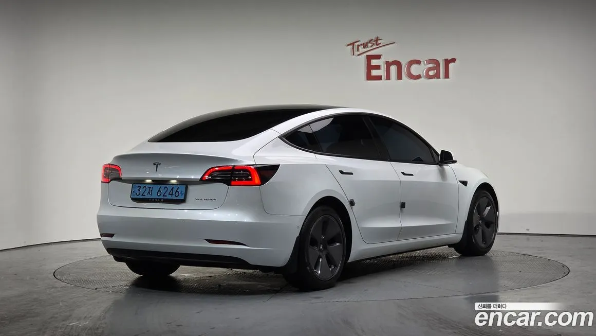 Tesla Model 3 — фото 2
