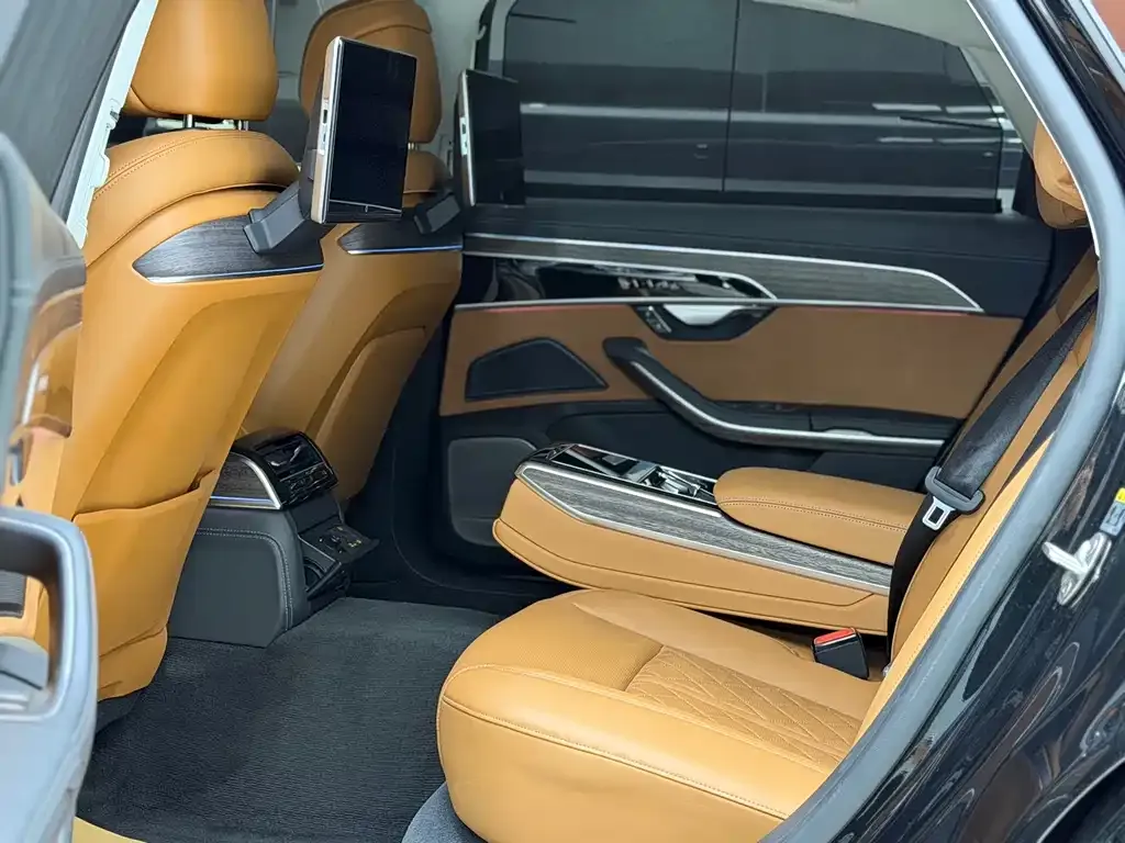 Audi A8 2023 из CN, фото 10
