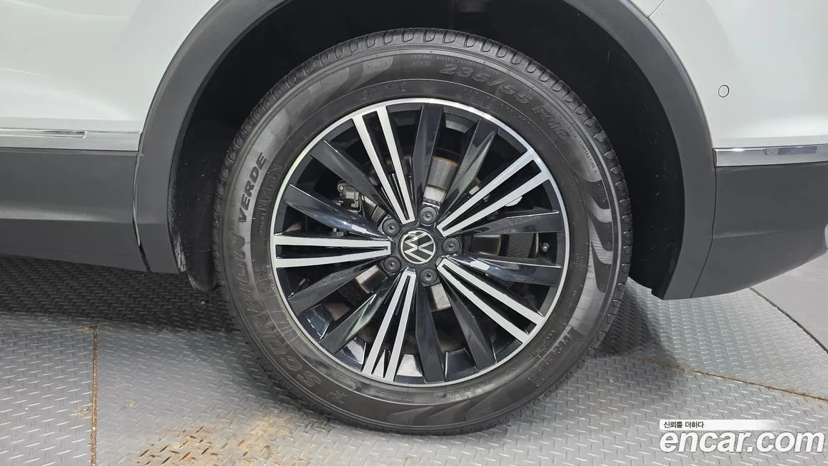 Volkswagen Tiguan — фото 5