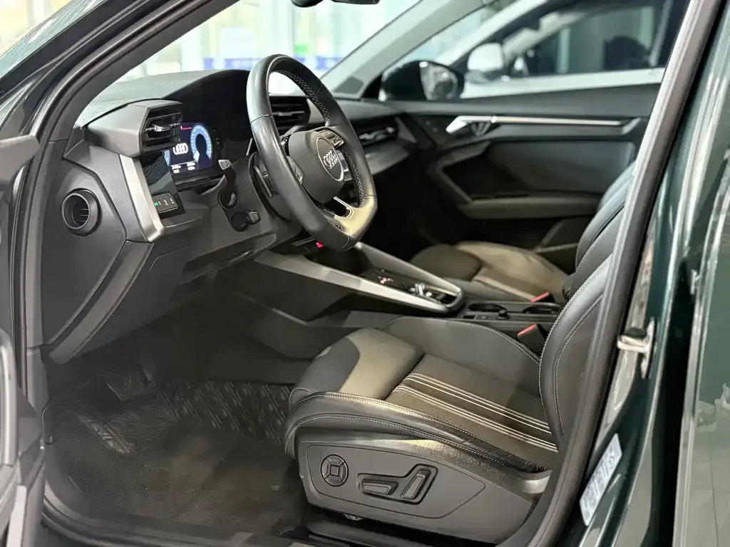 Audi A3 2023 из CN, фото 4