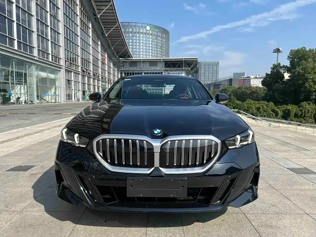 BMW 5 Series — фото 2
