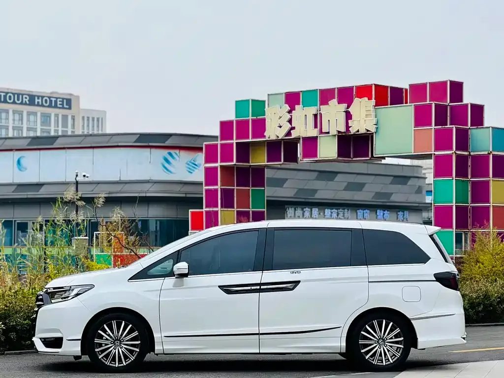 Honda Elysion 2023 из CN, фото 3