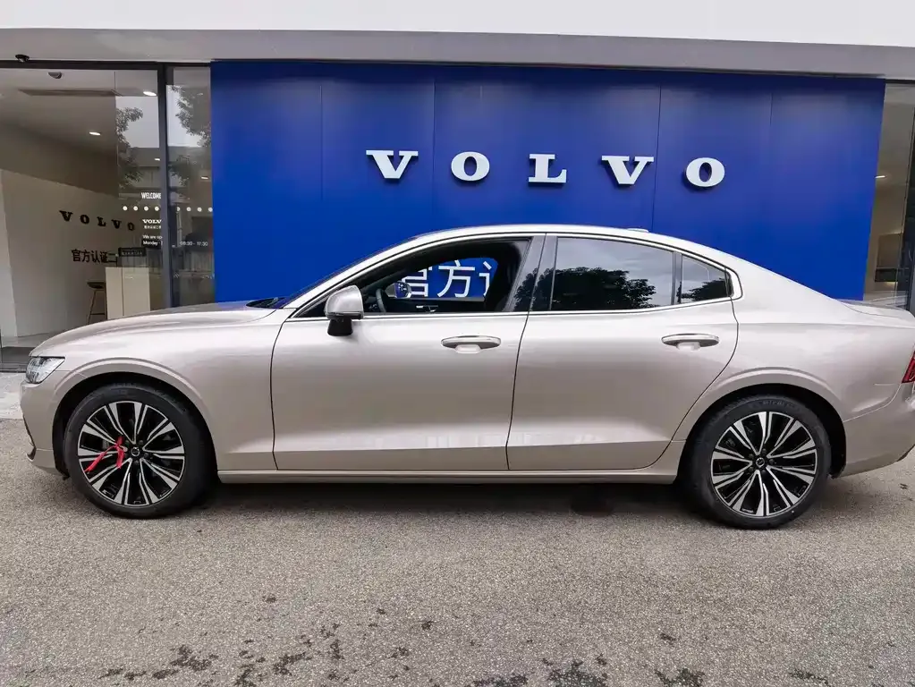 Volvo S60 2022 из CN, фото 3
